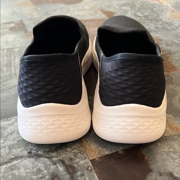 Like new Skechers | Go Walk Slip-Ins | Size 8 1/2 - Picture 5 of 16